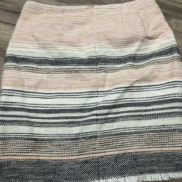 LOFT Pink and Gray Tweed Frayed Chic Pencil Skirt Casual Resort Wear - Picture 7 of 7